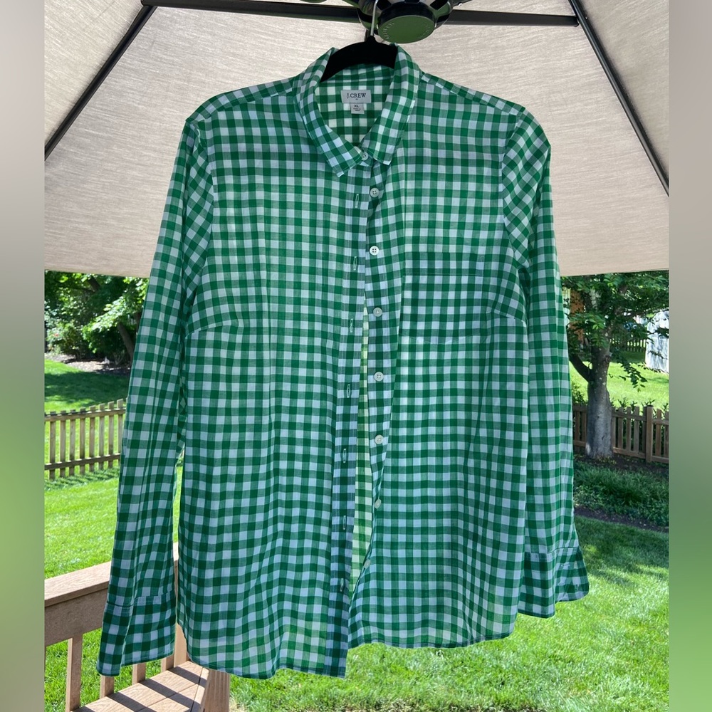 J Crew Women’s button down top
Size XL 
100% cotton
